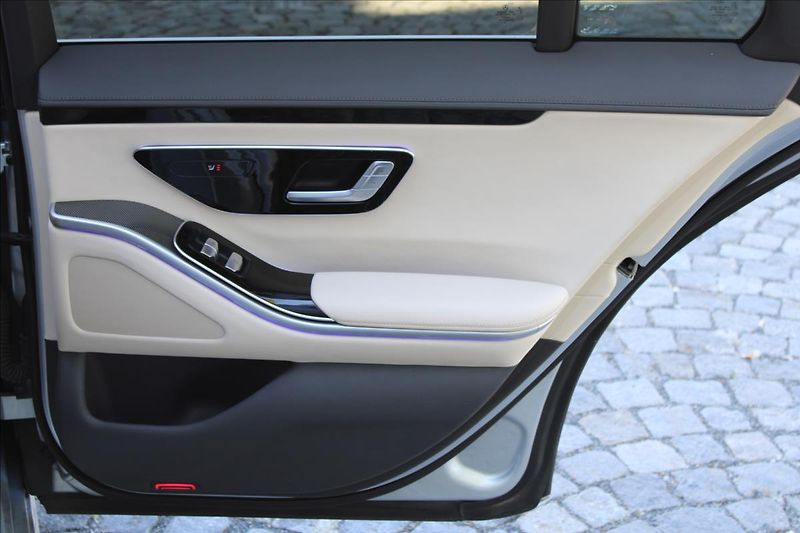 Mercedes-Benz Třídy S 350d 4M/PANO/HUD/360°/CZ - fotka 37 z 50