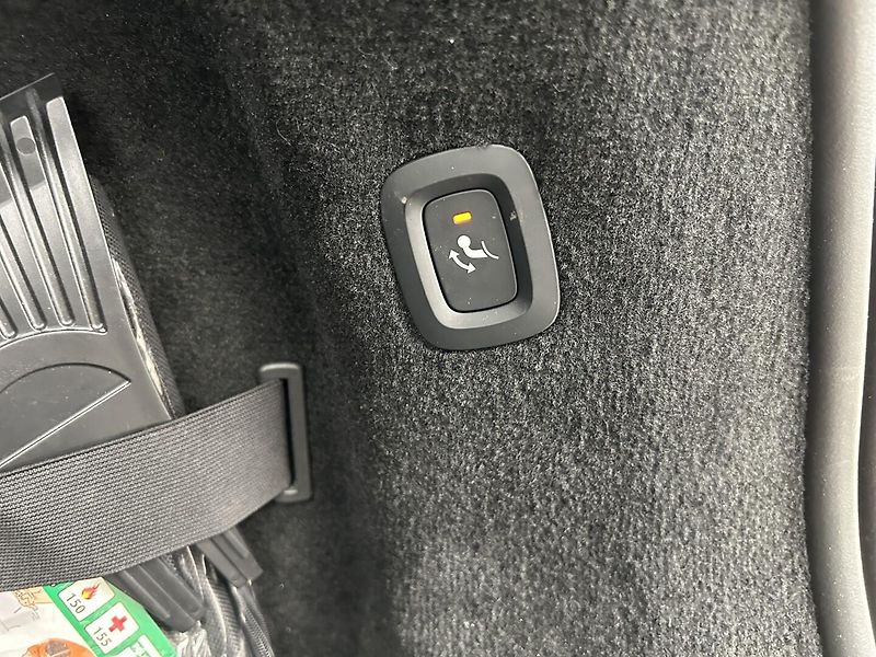 Volvo V90 2.0 Recharge 4x4 Inscription - fotka 29 z 29