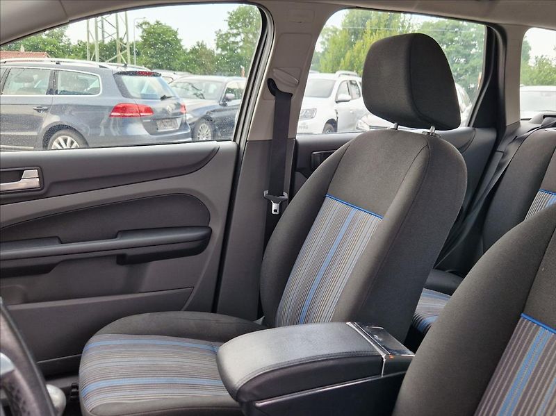 Ford Focus 1,6 TDCi NOVÉTURBO SERVI TAŽNÉ - fotka 14 z 29