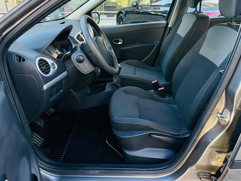 Renault Clio 1.2i 55KW MANUÁL 1MAJITEL  - fotka 27 z 42