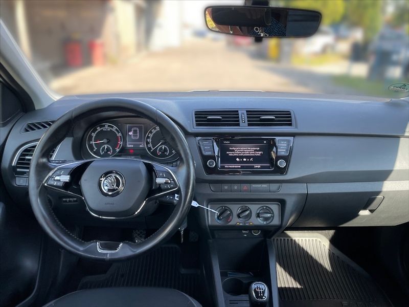 Škoda Fabia 1,0 TSI 70 Ambition - fotka 9 z 11