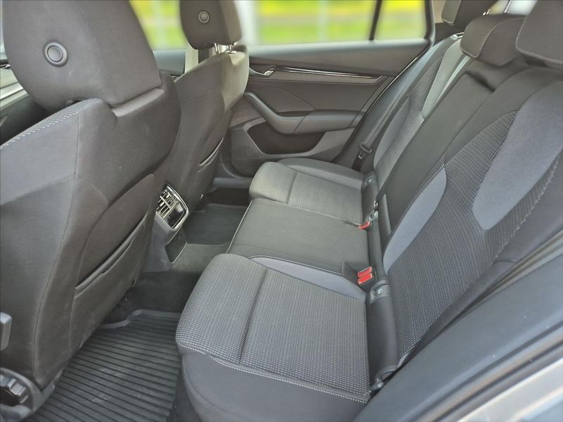 Škoda Octavia 2,0 TDi DSG Ambition 4x4 - fotka 10 z 16