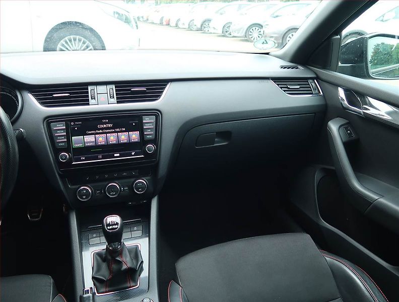 Škoda Octavia (2013) 2.0 TDI, Kůže, Navi, Bi-Xenony - fotka 8 z 15