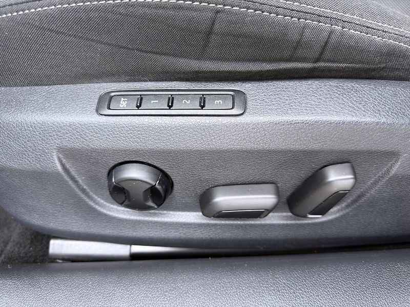 Škoda Superb 2.0 TDI 110 kW DSG, navigace - fotka 14 z 21