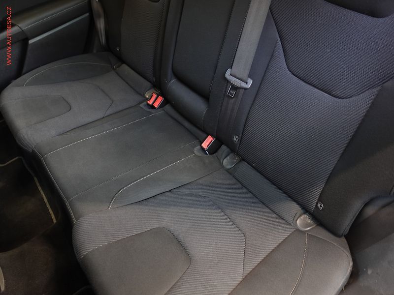 Ford Mondeo (2015) 2.0 TDCi, AT, xenon, park - fotka 10 z 24