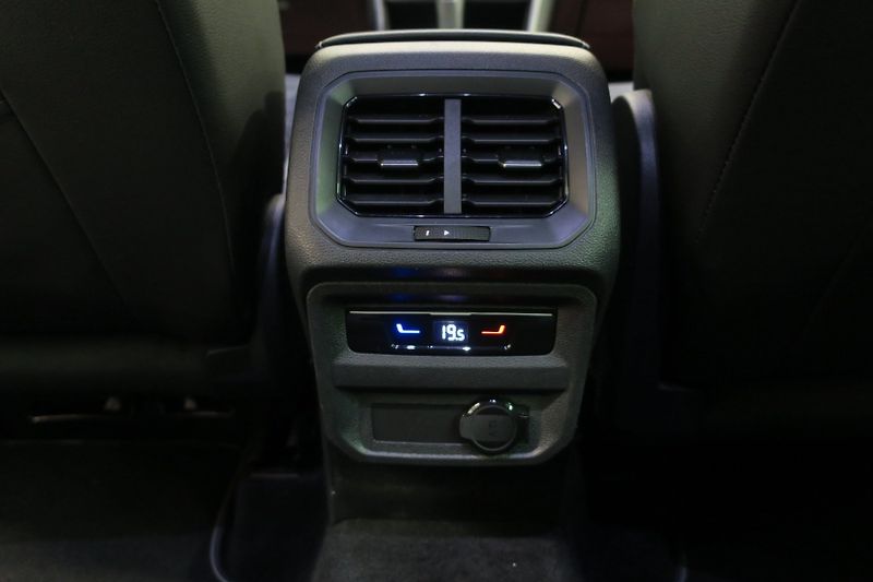 Volkswagen Tiguan (2022) R-line 2,0TDI 147 KW 4M DSG - fotka 44 z 49