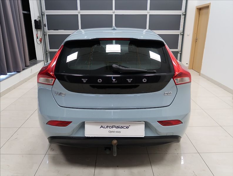 Volvo V40 2,0 D AUT NEZ. TOPENÍ - fotka 5 z 22