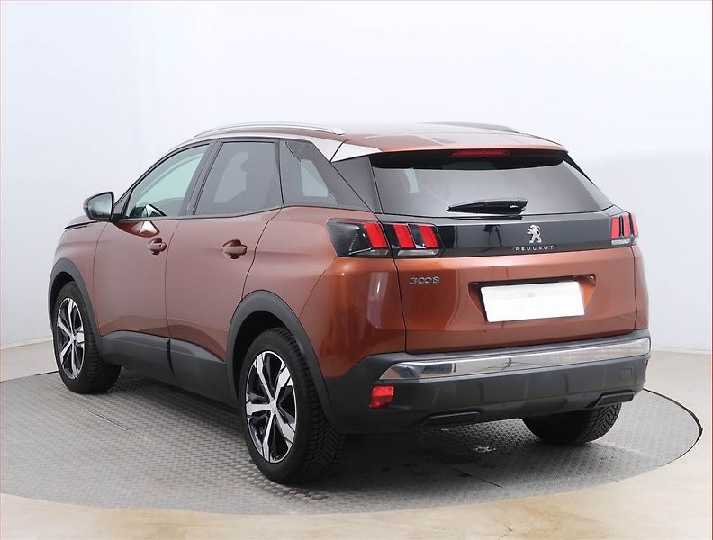 Peugeot 3008 (2020) 1.5 BlueHDi, Automat, ČR,1.maj - fotka 4 z 16