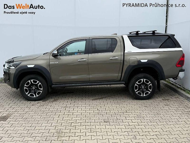Toyota Hilux (2024) 2.8 D-4D 150 kW Executive 4x4 - fotka 3 z 25