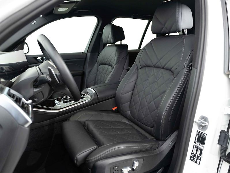BMW X5 xDrive40i - fotka 18 z 23