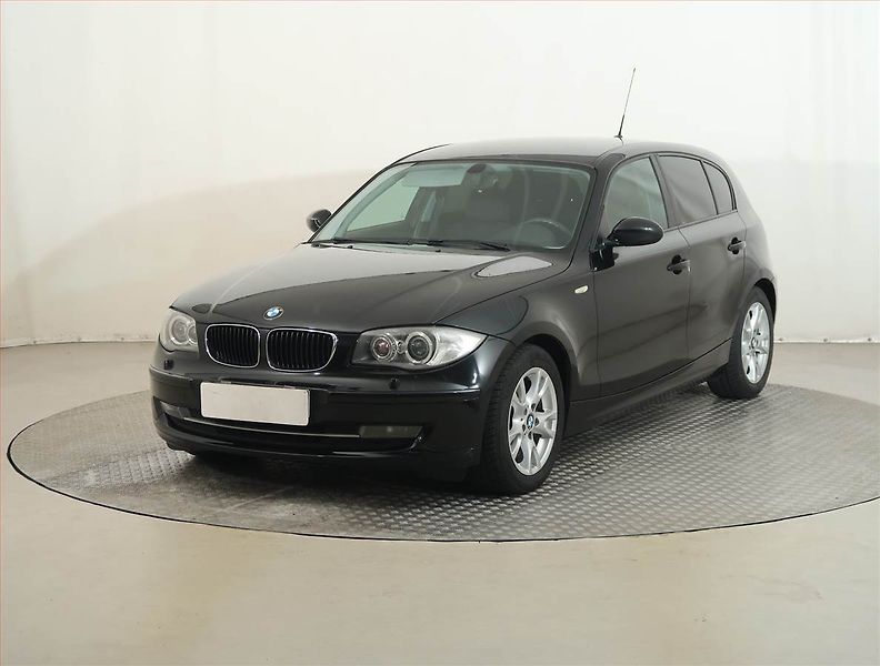 BMW Řada 1 (2008) 116i, Serv.kniha, Xenony - fotka 2 z 13