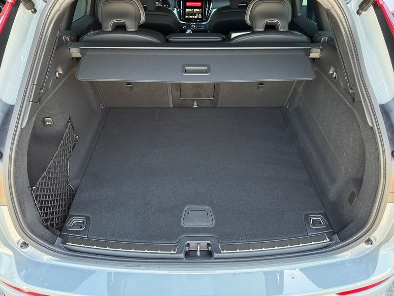 Volvo XC60 (2026) AKCE 4+4 PLUS B5, BLACK EDITIO - fotka 14 z 23