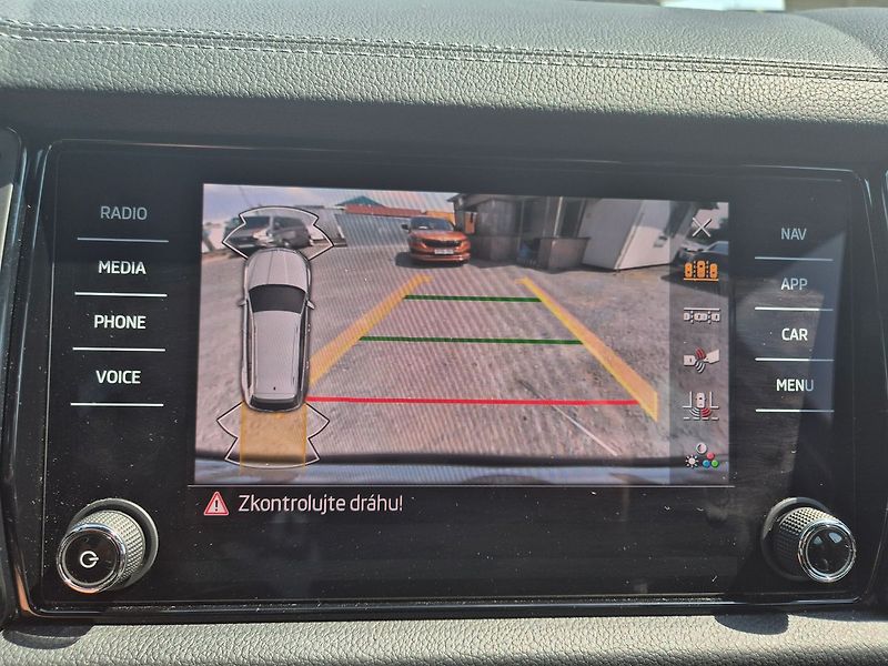 Škoda Kodiaq 2,0 TSI DSG 4x4 SportLine Plus - fotka 26 z 33