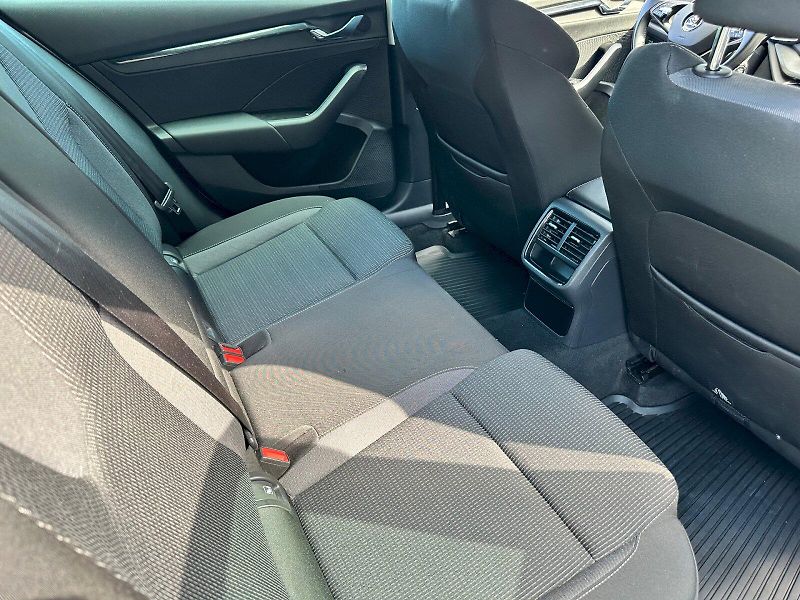 Škoda Octavia (2022) 2.0 TDI 85kW Ambition Combi - fotka 21 z 23