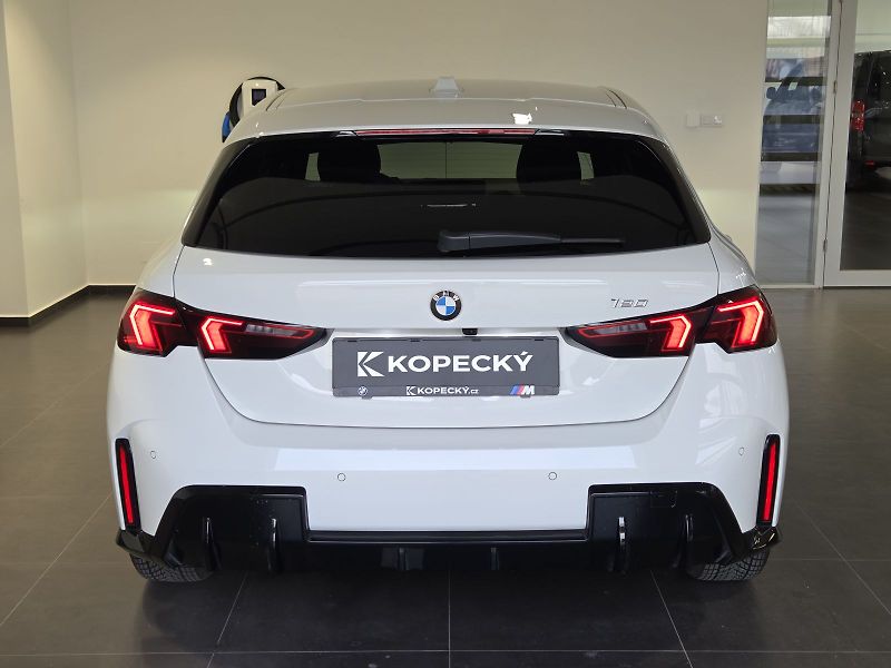 BMW Řada 1 (2024) 120i M Sport - fotka 5 z 16
