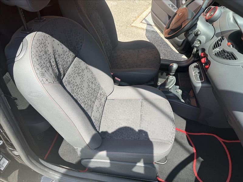 Renault Twingo 1,2 i - fotka 17 z 24