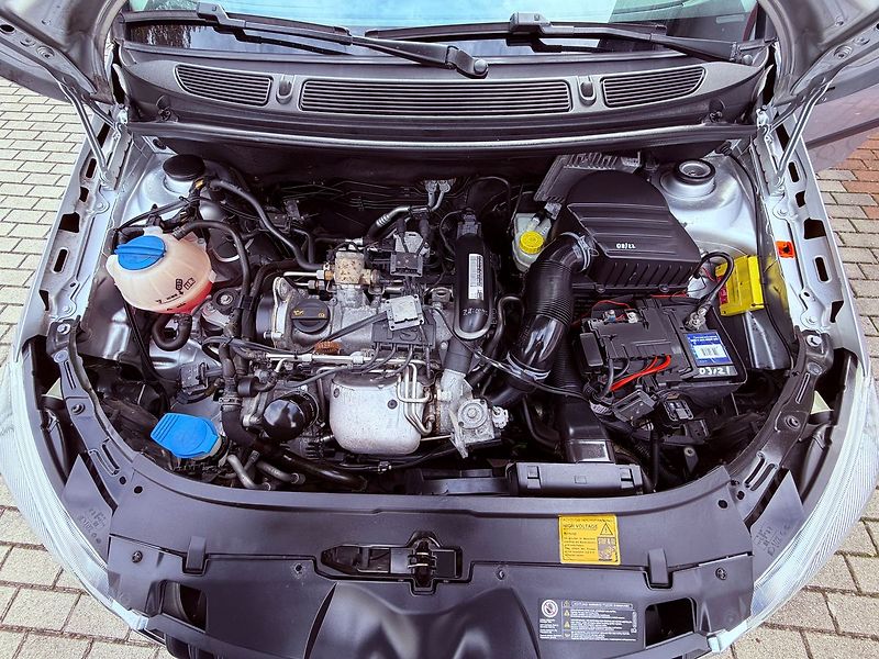 Škoda Fabia 1.2 TSi Ambiente, Serviska - fotka 21 z 22