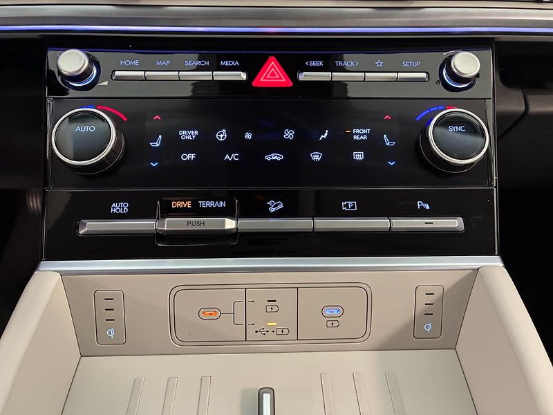 Hyundai Santa Fe 1,6 T-GDI HEV STYLE PREMIUM 7S - fotka 11 z 19