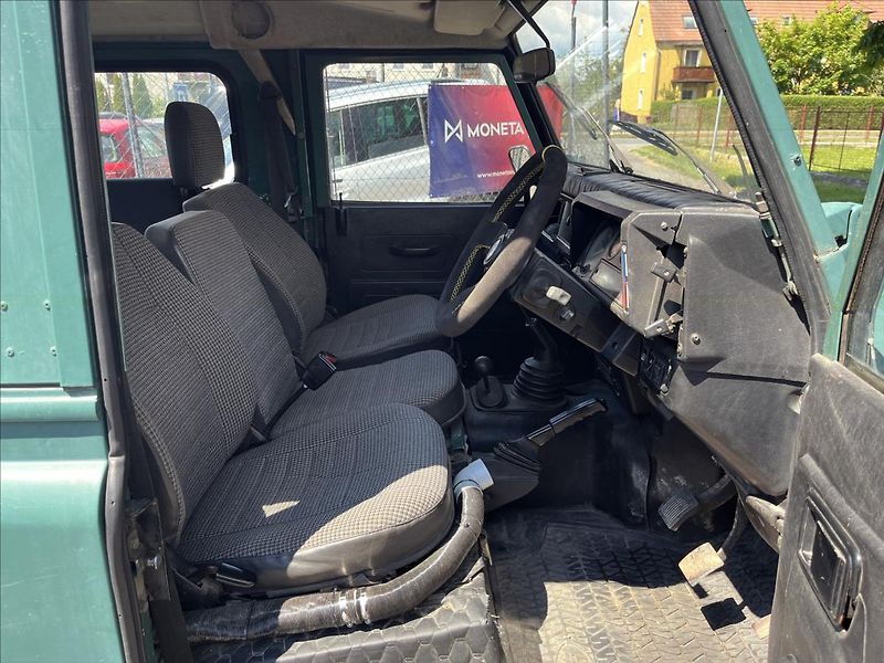 Land Rover Defender 2,5 d 83kW  LR 90 7 míst - fotka 8 z 29