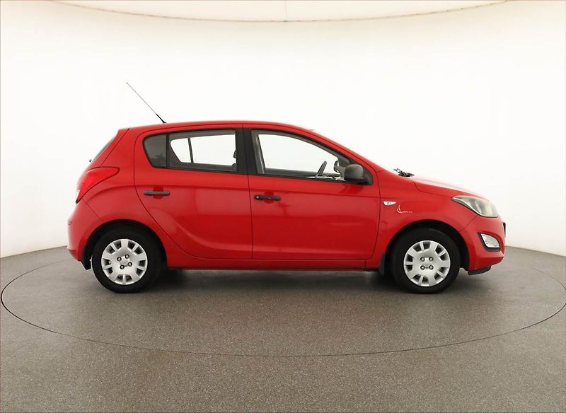 Hyundai i20 (2013) 1.2, nová STK, za skvělou cenu - fotka 6 z 11