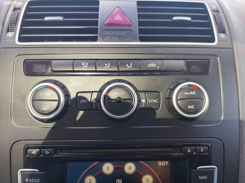 Volkswagen Touran (2014) - fotka 27 z 42