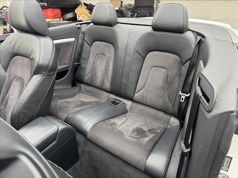 Audi A5 2,0 140kW S-LINE 4X4 VÝHŘEV TZ - fotka 39 z 50