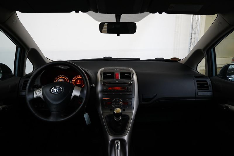 Toyota Auris - fotka 18 z 20
