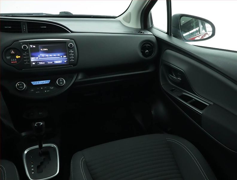 Toyota Yaris (2018) 1.5 Hybrid, Automat - fotka 8 z 16