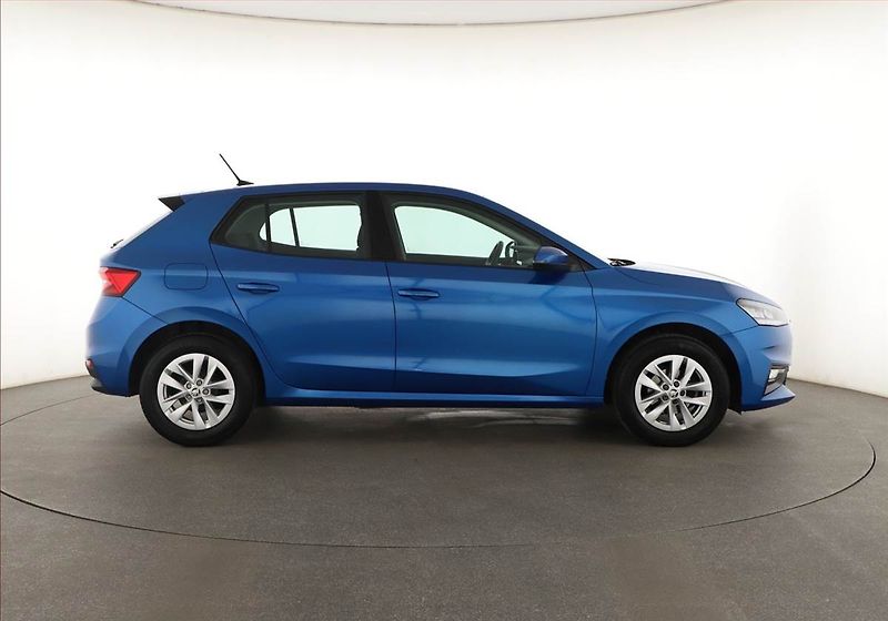 Škoda Fabia (2024) 1.0, SELECTION, DPH, SENZORY - fotka 6 z 18