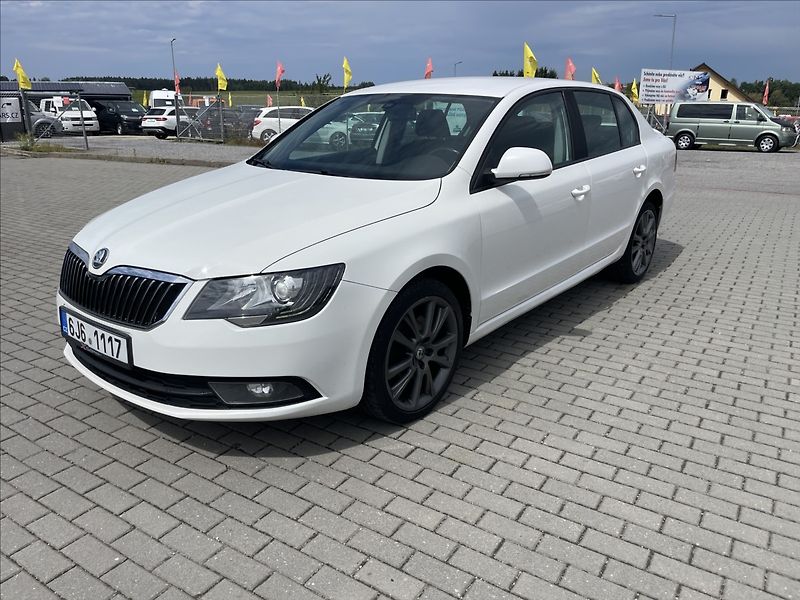 Škoda Superb 2,0 TDi 103kw Elegance Facelif - fotka 29 z 36