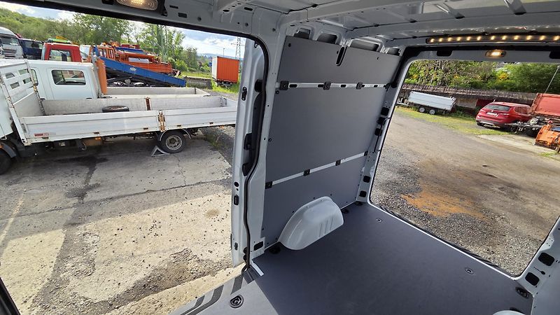 Mercedes-Benz Sprinter (2024) 4x4 V6! 3.0D 2500 Cargo  - fotka 35 z 39