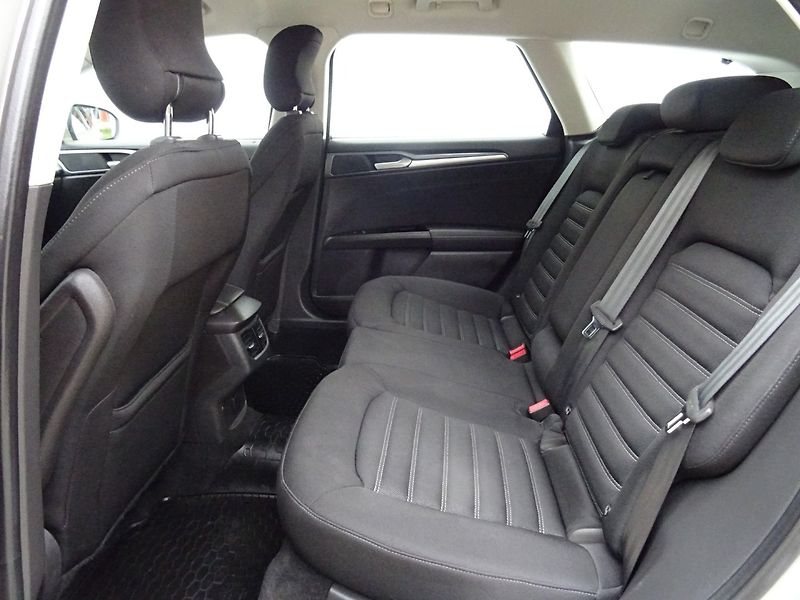 Ford Mondeo (2015) 1.6TDCi,85kW,e.serv.k,navi - fotka 18 z 24