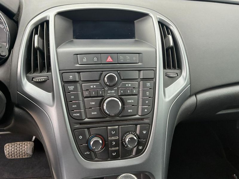 Opel Astra (2013) 2.0DCTi, 121KW, AUTOMAT - fotka 12 z 23