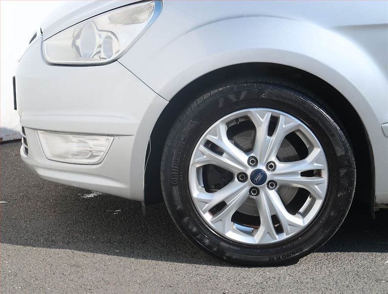 Ford Galaxy (2010) Ghia 2.0 TDCi, 7 míst - fotka 14 z 20