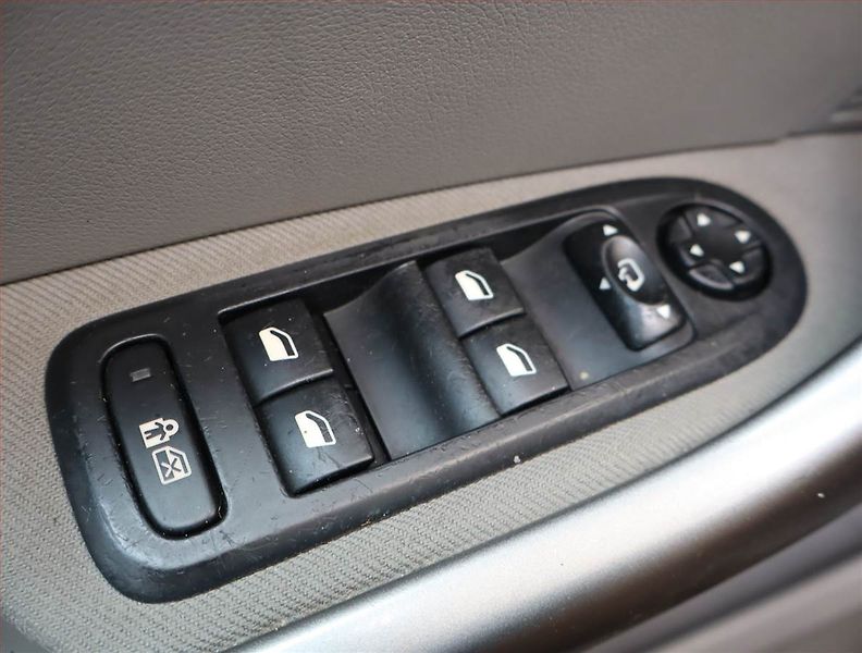 Peugeot 308 (2011) 1.6 HDi, 7 míst, Eko.zaplacen - fotka 19 z 25