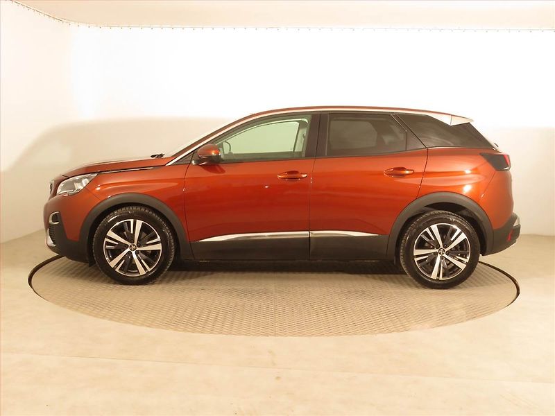 Peugeot 3008 (2018) Allure Pack 1.2 PureTech - fotka 3 z 16