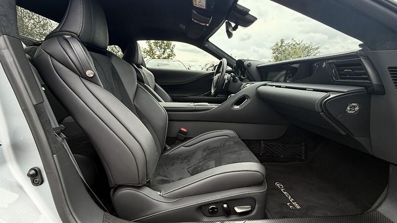 Lexus LC 500 500 BESPOKE - fotka 27 z 32