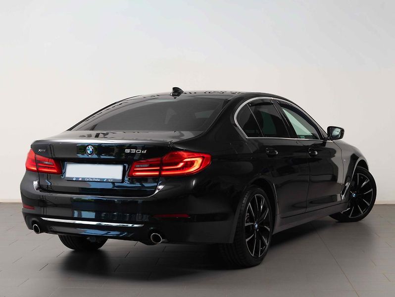 BMW Řada 5 520d xDrive - fotka 5 z 22