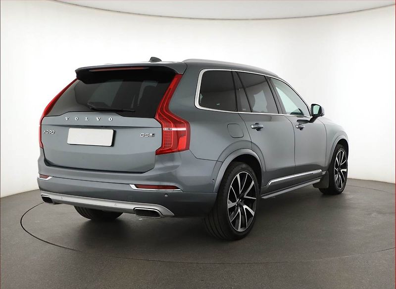 Volvo XC90 (2017) D5 AWD - fotka 5 z 21