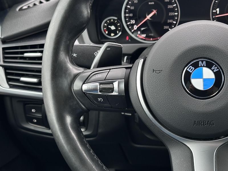 BMW X5 xDrive30d M-Sport - fotka 11 z 23