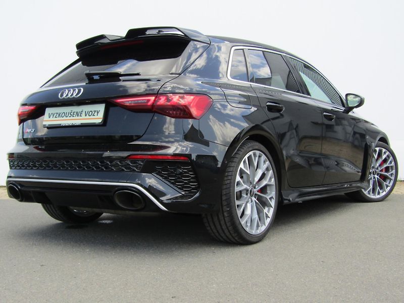 Audi RS 3 (2024) 2,5 TFSI Quattro 294KW - fotka 10 z 30