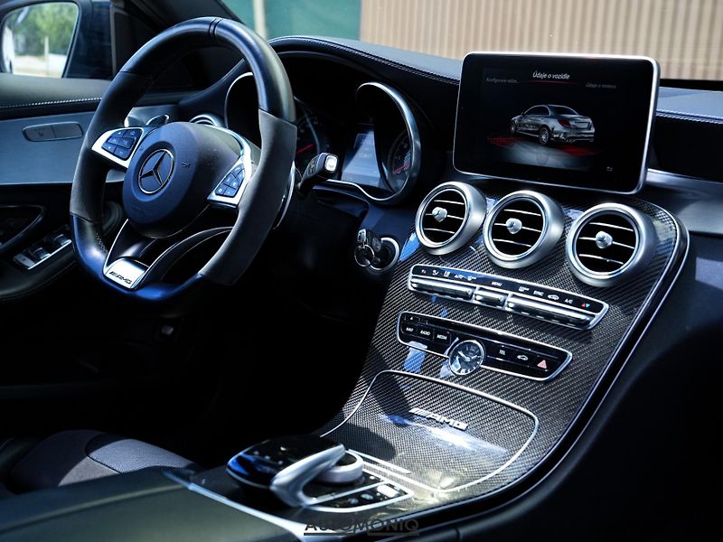 Mercedes-Benz Třídy C (2017) C 63 AMG Burmester, Head-Up - fotka 24 z 37