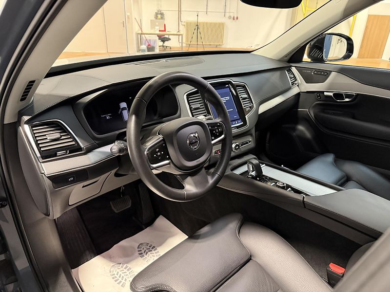 Volvo XC90 B5 AWD diesel Plus Dark Auto - fotka 5 z 17