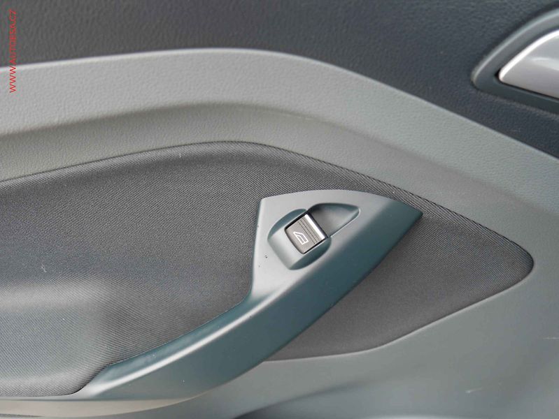 Ford C-MAX (2012) 1.6i, AC, tažné - fotka 12 z 18