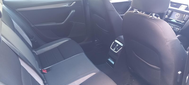 Škoda Octavia Ambition 2.0 TDI/110 kW  - fotka 14 z 29