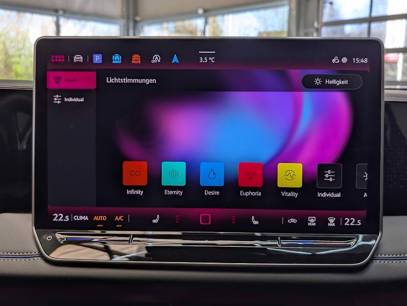 Volkswagen Tiguan TDI 4M R-Line HuD IQ Pano 360 - fotka 25 z 28