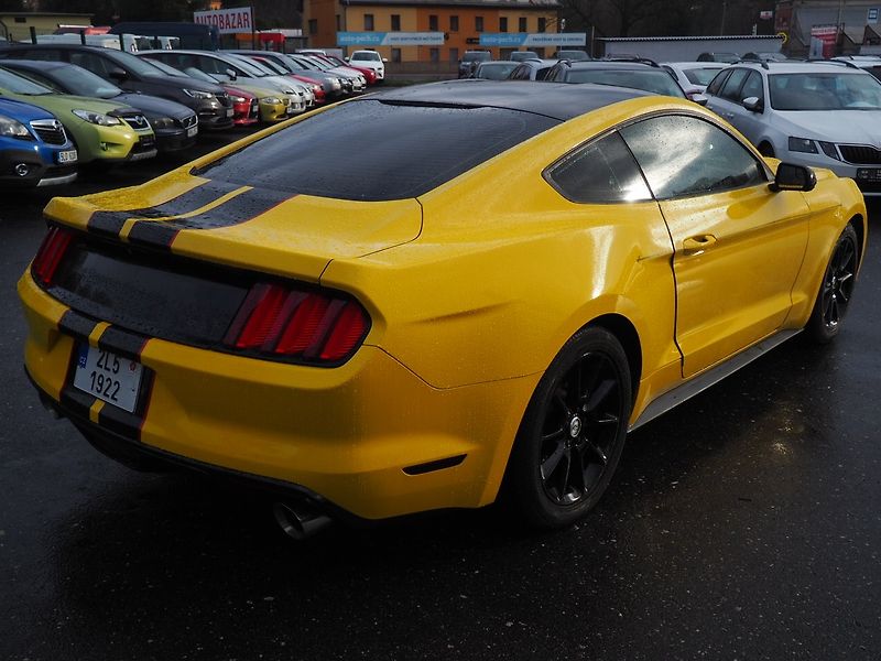Ford Mustang (2015) 3.7i, 224kW, Manuál - fotka 4 z 27