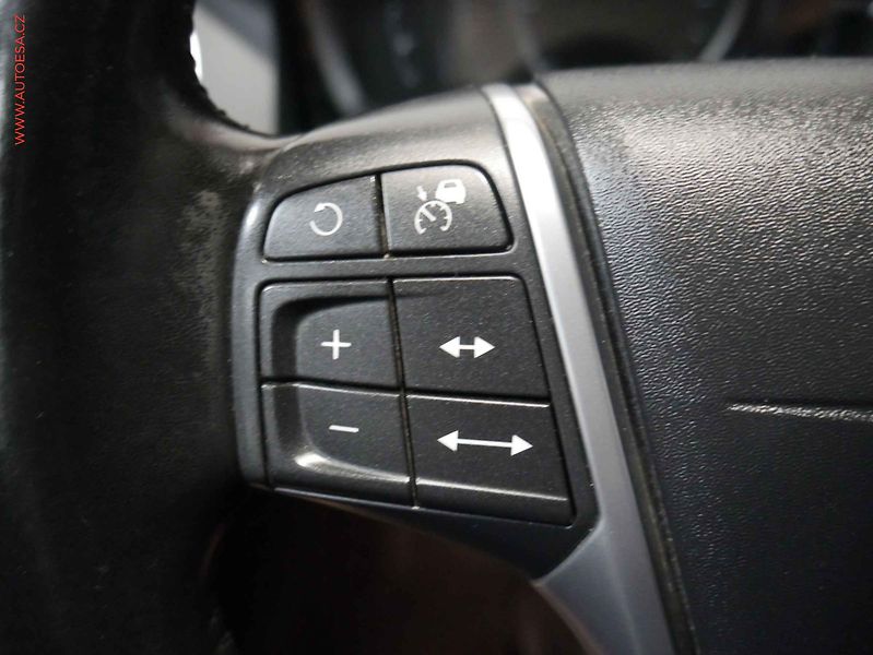 Volvo XC60 (2015) 2.4D4 AWD, ČR, Momentum, AT - fotka 14 z 21