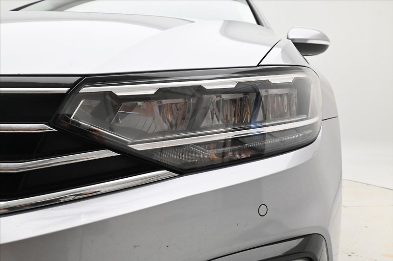 Volkswagen Passat 1,4 TSI GTE 160 kW DSG Highlin - fotka 30 z 32