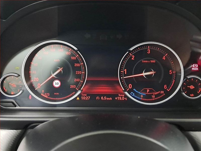 BMW Řada 5 (2017) M Sport 530d xDrive, 4X4 - fotka 11 z 20